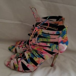 Kylie & Kendall madden girl heels